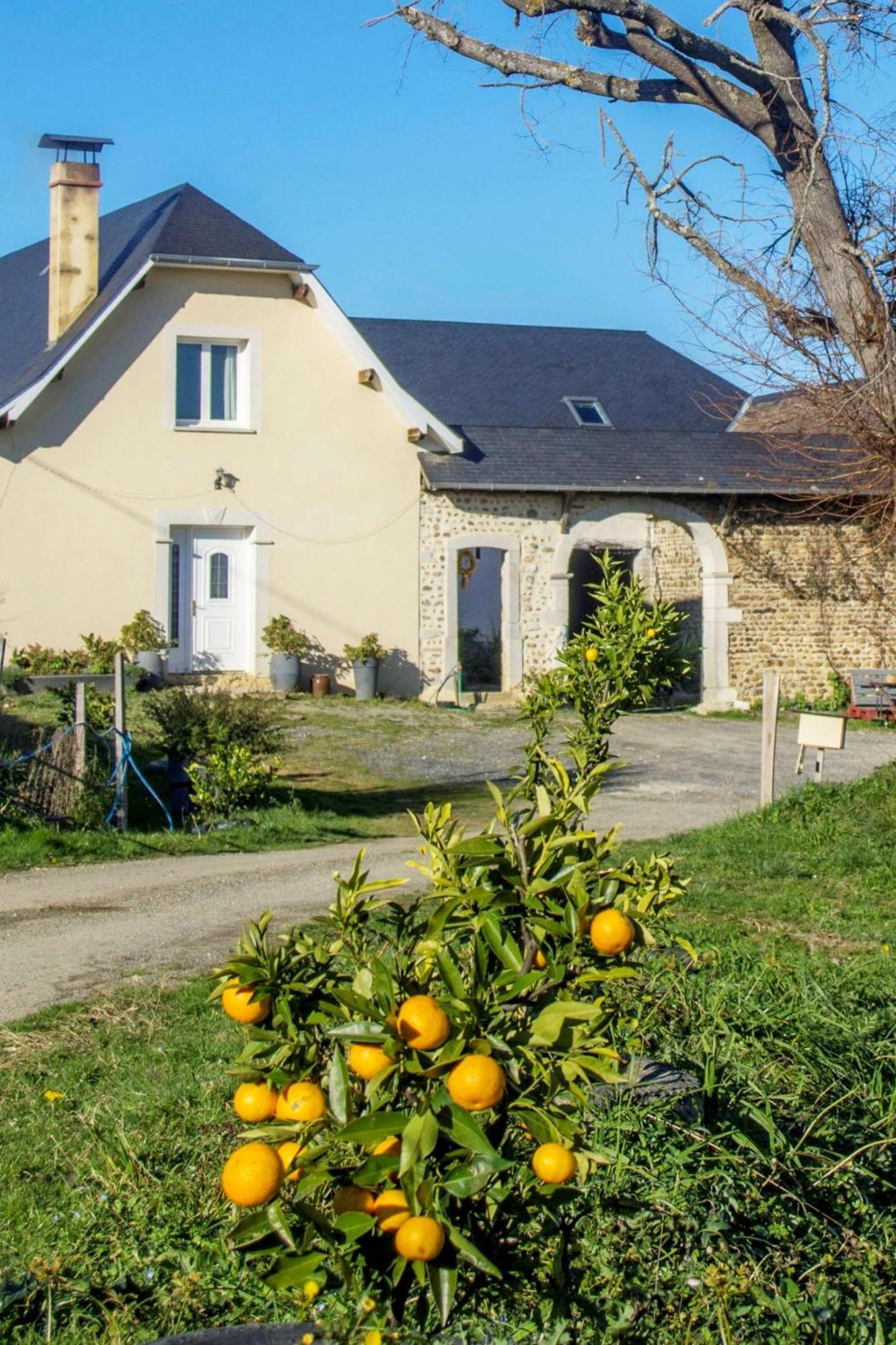 Pesaulhe Bed & Breakfast Monein Екстериор снимка